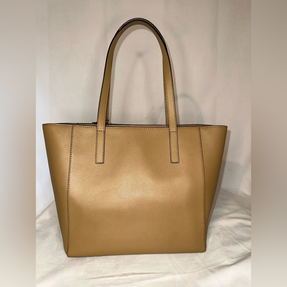 Micheal Kors- latch lock tote in acron - Picture 6 of 7